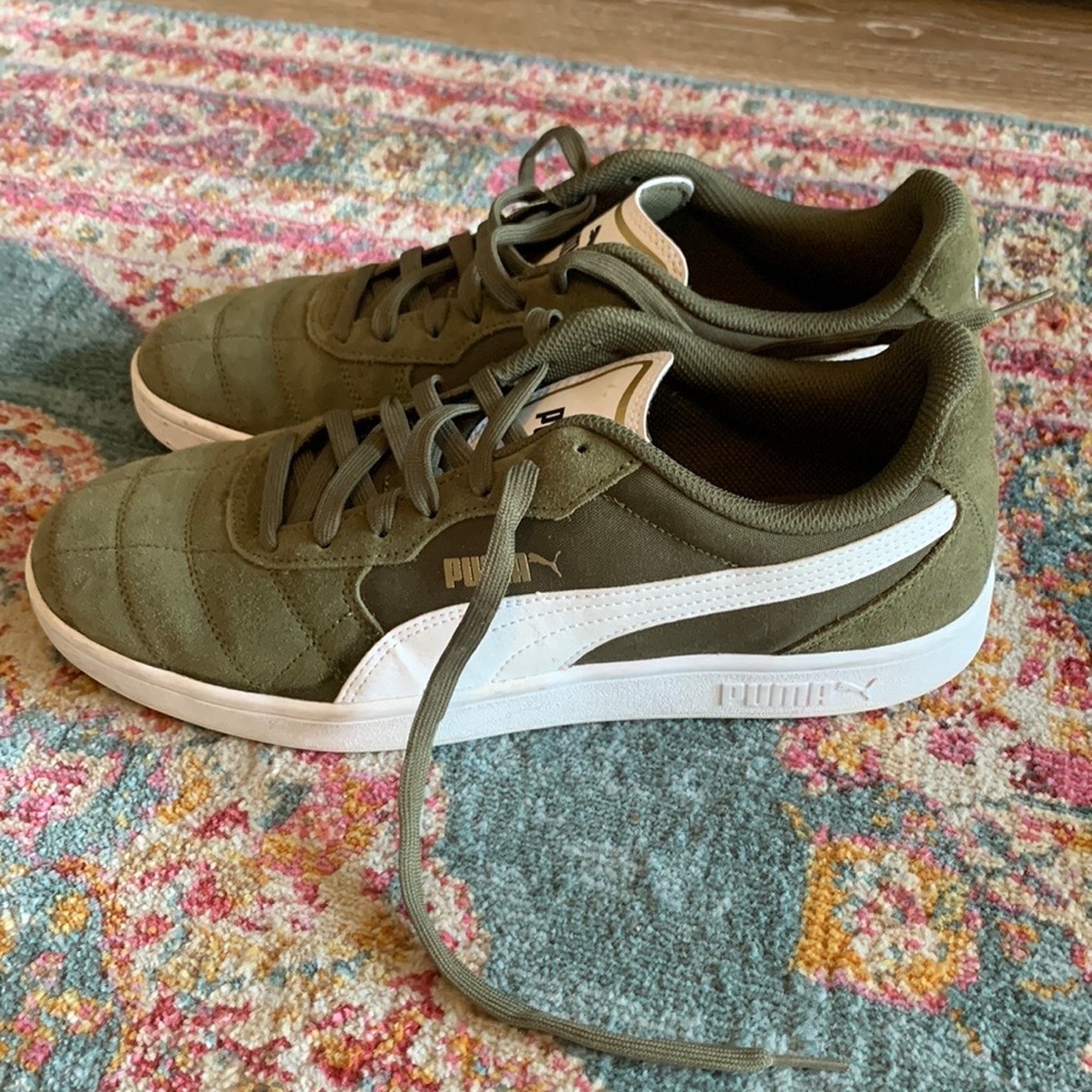 Suede green Pumas perfect conditions